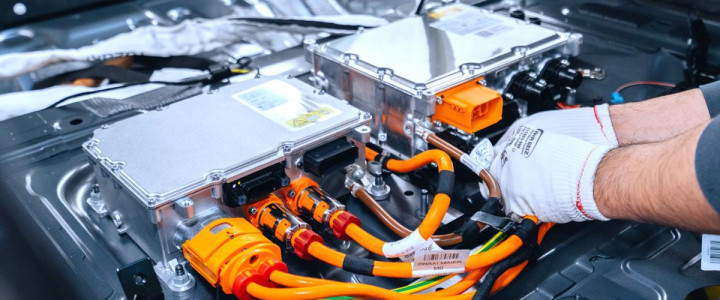 Curso gratis UF2437 Mantenimiento e instalación de baterías, sus sistemas de carga y motores eléctricos online para trabajadores y empresas