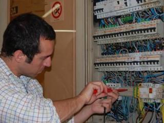 Montaje y mantenimiento de instalaciones eléctricas de baja tensión en edificios de viviendas. ELEE0109 - Montaje y mantenimiento de instalaciones eléctricas de baja tensión