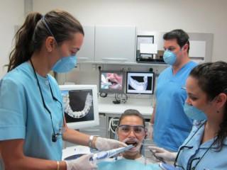 Técnico Auxiliar de Clínica Dental