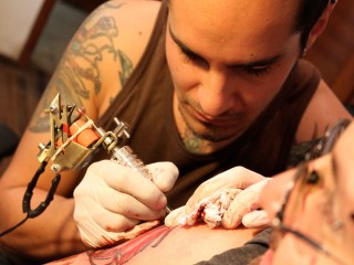 Curso gratis de Técnico Profesional en Tatuaje para trabajadores